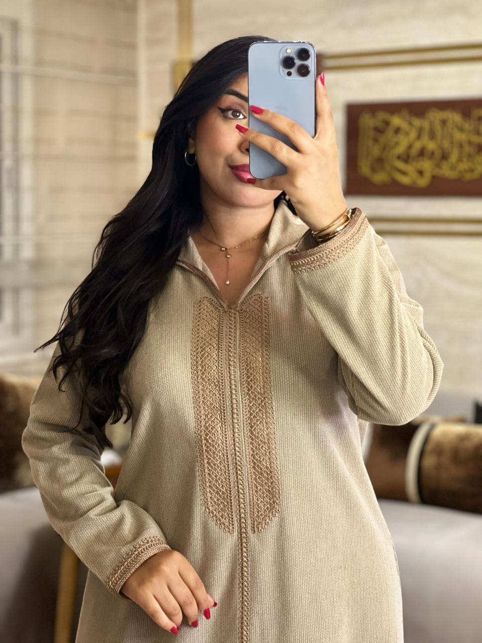 Jellaba Chic en Tuid – Élégance & Chaleur pour l’Hiver